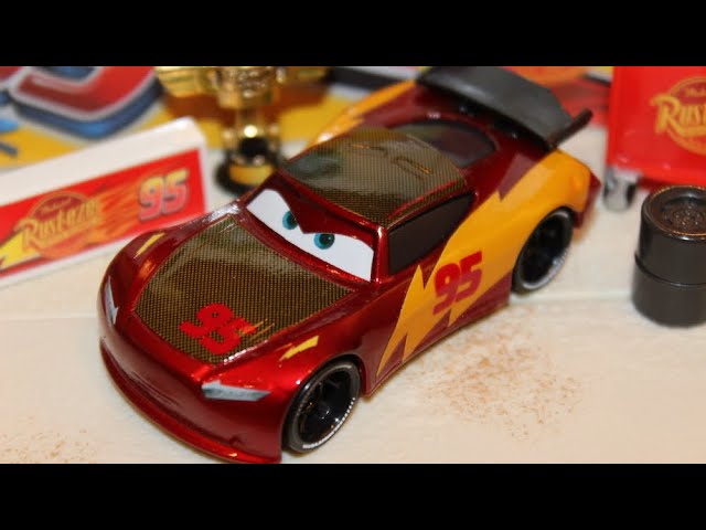 DISNEY PIXAR CARS 3 RUST-EZE RACING CENTER LIGHTNING MCQUEEN, BRAND NEW,  LOOSE