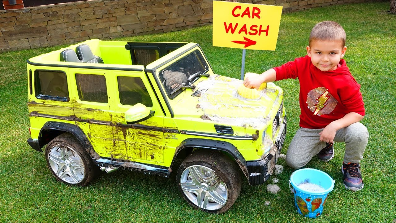 Dima pretend play on the car wash