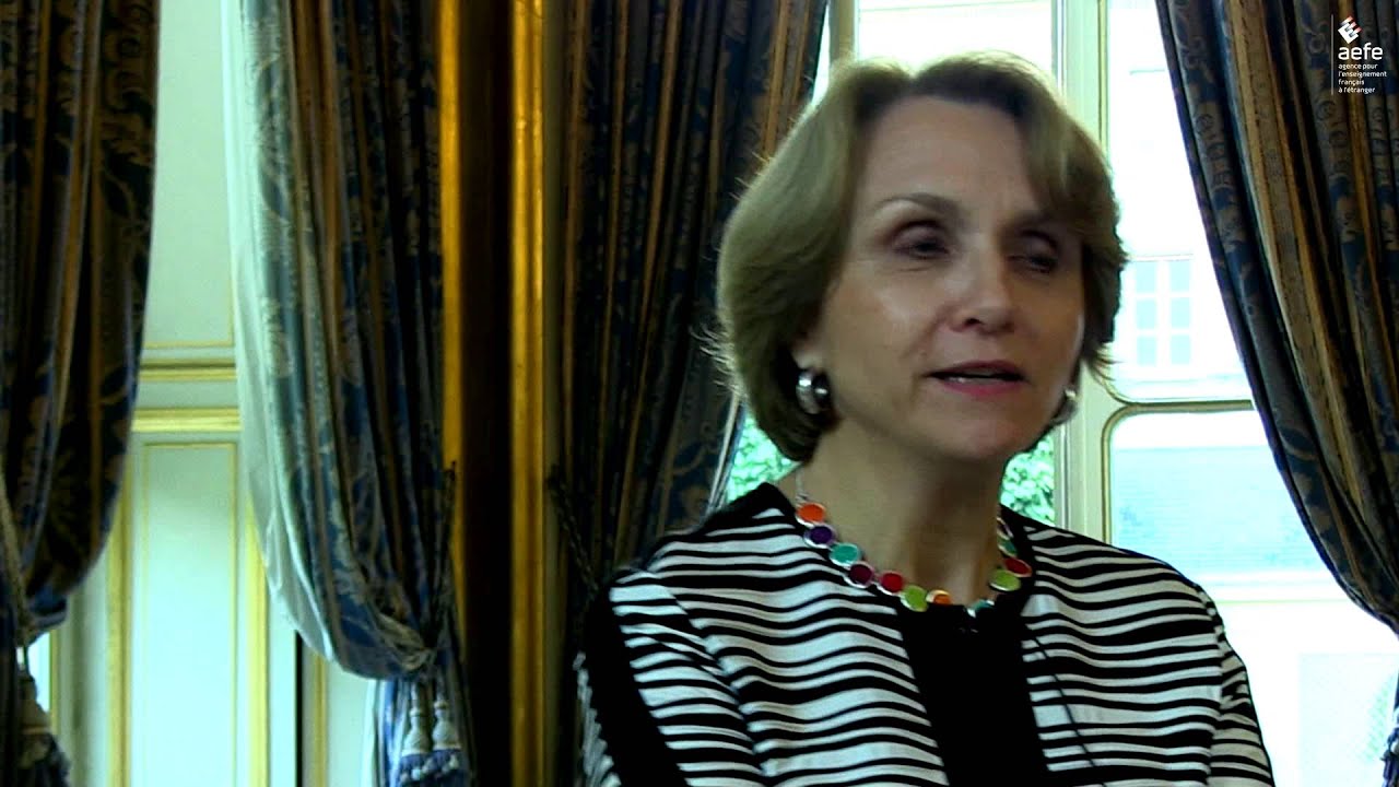 Cérémonie pour les boursiers Excellence-Major : A.-M. Descôtes, directrice de l'AEFE (19.06.13). ministère de la santé