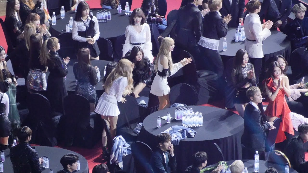 190123 블랙핑크(BLACKPINK),아이콘(iKON) YG 스타일리스트상 대리수상 Reaction [4K] 직캠 Fancam (2018 가온차트어워드) by Mera