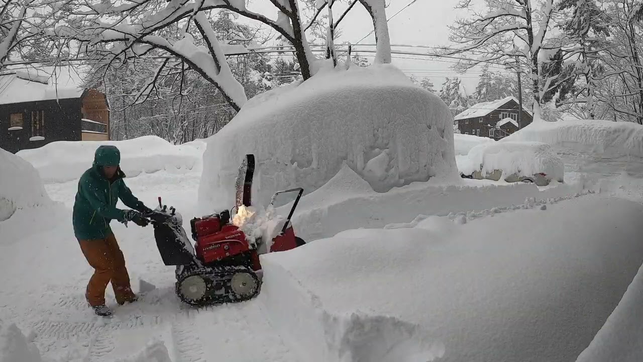 Clearing 50cm of Snow from the Parking Space | K邸 駐車スペース除雪