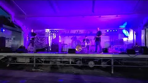 8 LIVES LEFT covering “Cold Gin”- kiss