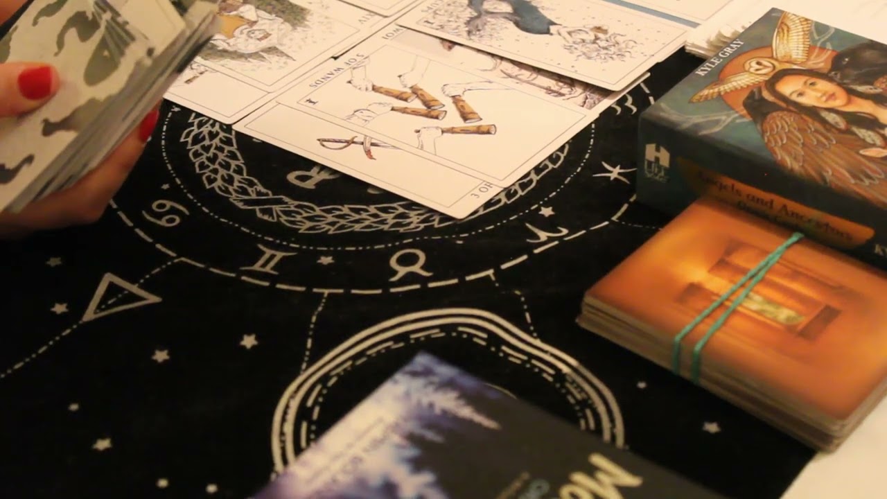 JOE ALWYN - WHAT DO THE CARDS SAY? | CELEBRITY TAROT READING