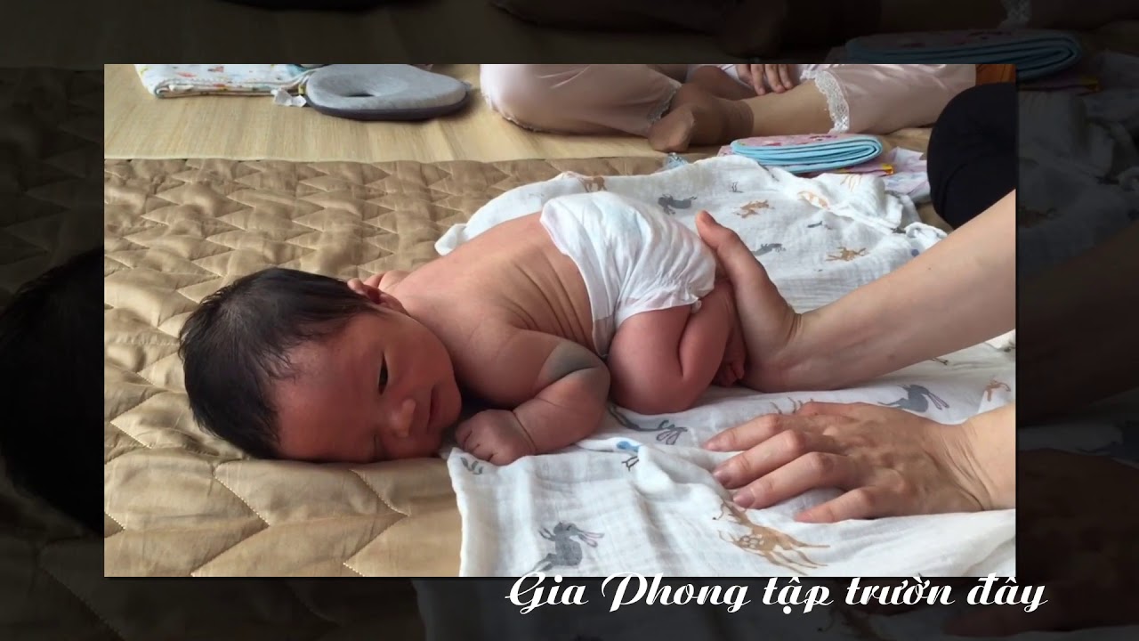 Tắm bé Gia Phong tại Hạ Long