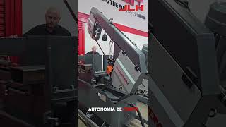 3 cortes em 1 só equipamento: reto + 45° + 60° com simetria e paralelismo de corte perfeitos.