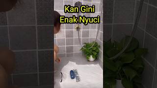 A Alat Ini Bisa Bikin Kita Nyuci Pake Shower