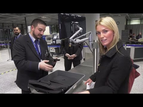 Video: So nutzen Sie die Selbstbedienungs-Check-in-Automaten des Flughafens