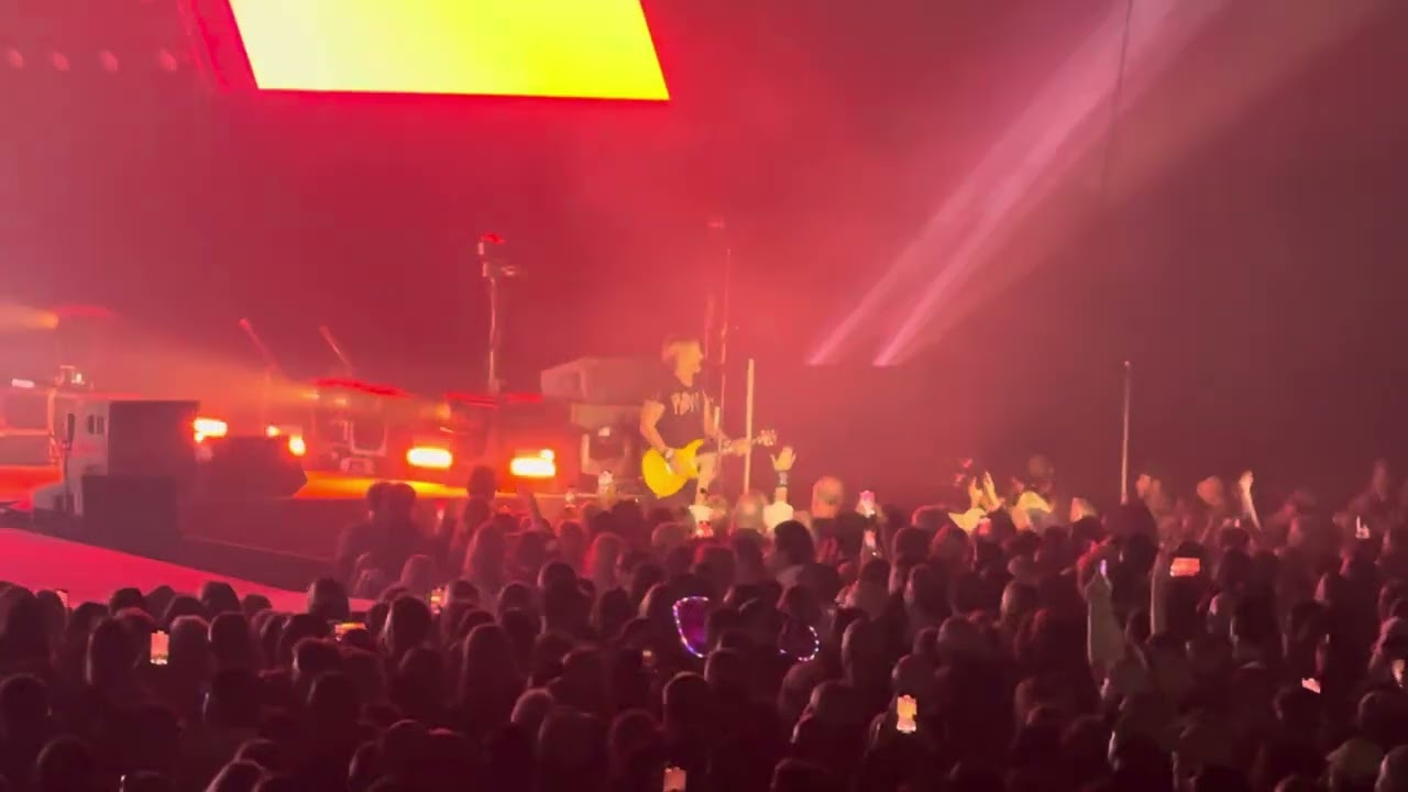 Keith Urban - Days Go By (Live in Newcastle 2025)