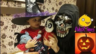 Хеллоуин Детки шалят Видео для детей Halloween Video for kids