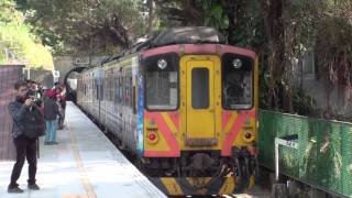4817次 DRC1000海洋科技彩繪列車駛進海科館站
