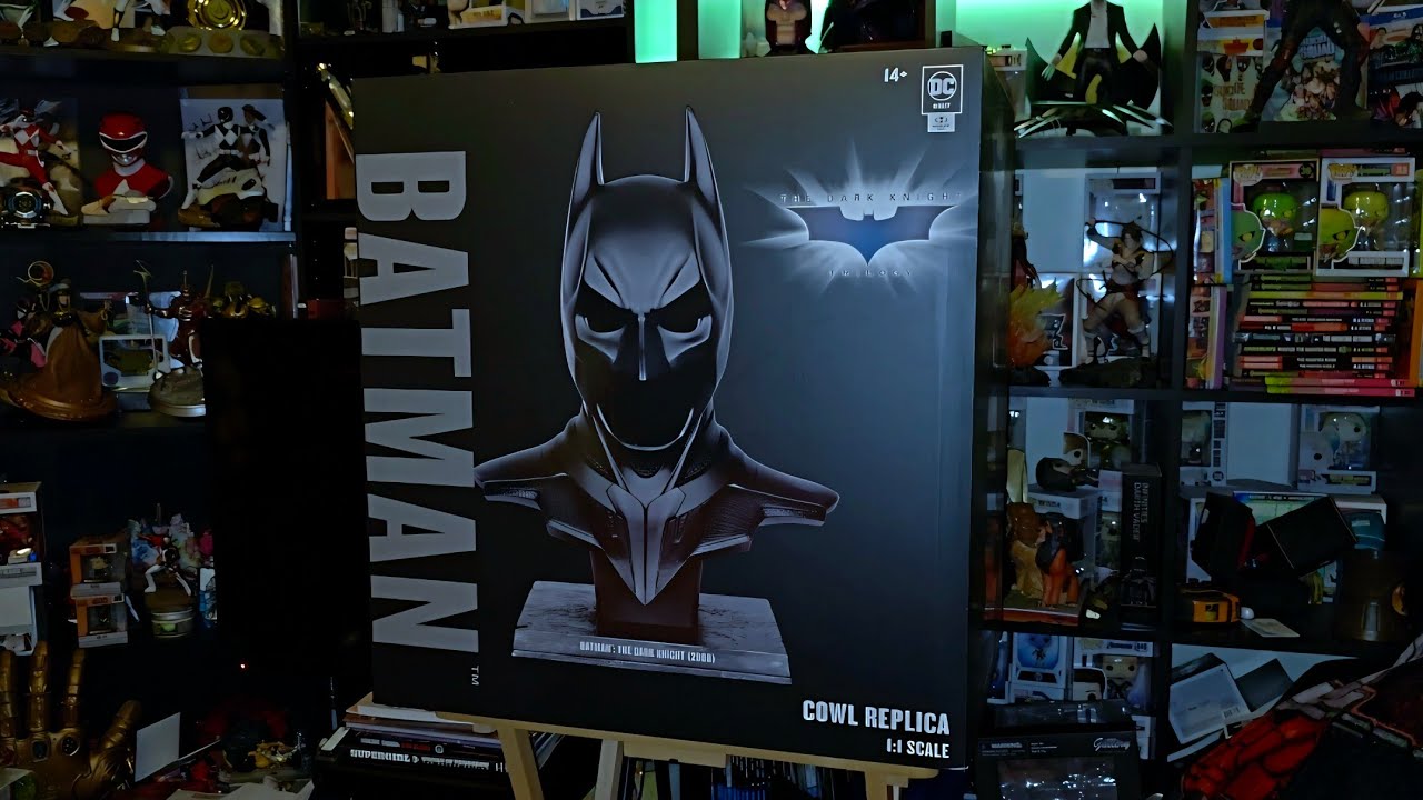 Mcfarlane Toys "The Dark Knight" 1:1 Scale Batman Cowl Unboxing