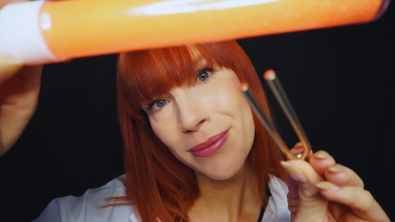 ASMR Doctor Roleplay - Entspannte Lichttherapie und Massage bei Rückenschmerzen