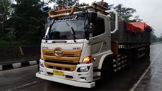Muatan asbes trailer Hino di turunan licin !