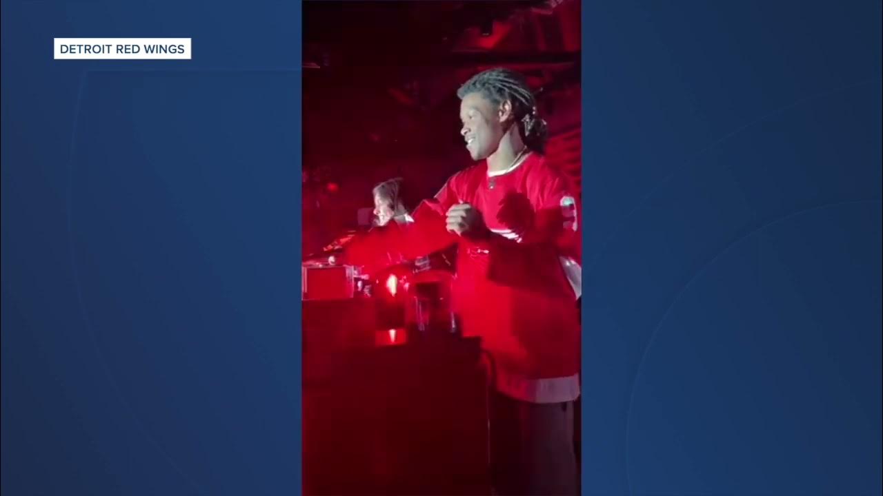 Lions WR Jameson Williams hits Red Wings goal horn at Little Caesars Arena Lions WR Jameson Williams hits Red Wings goal horn at Little Caesars Arena