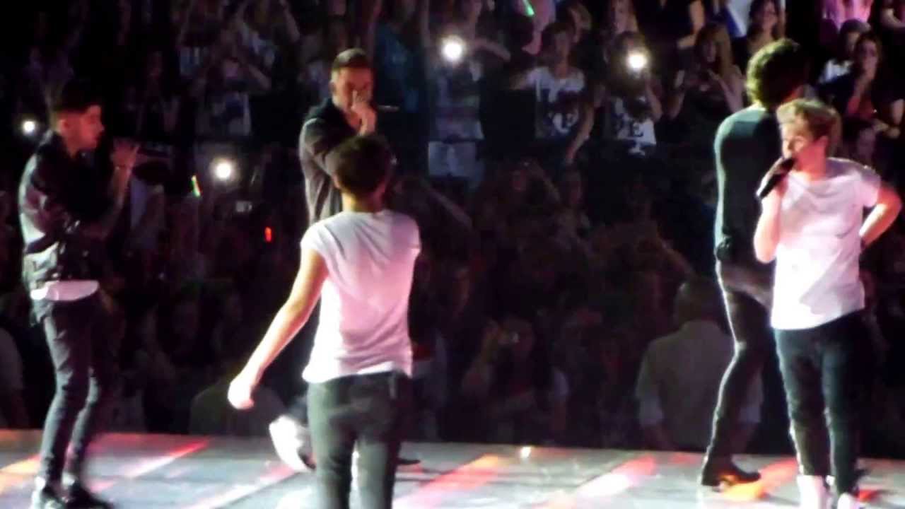 One Direction - One Way Or Another / Teenage Kicks ( 4/5/2013 Oberhausen, Germany)