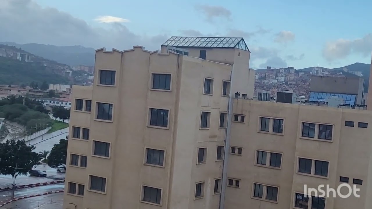 A louer f3 Roussel Bejaia 5 ème étage 