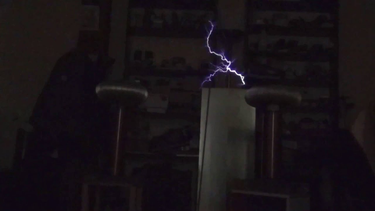 Tesla Coil (DRSSTC) Dueling Banjos YouTube