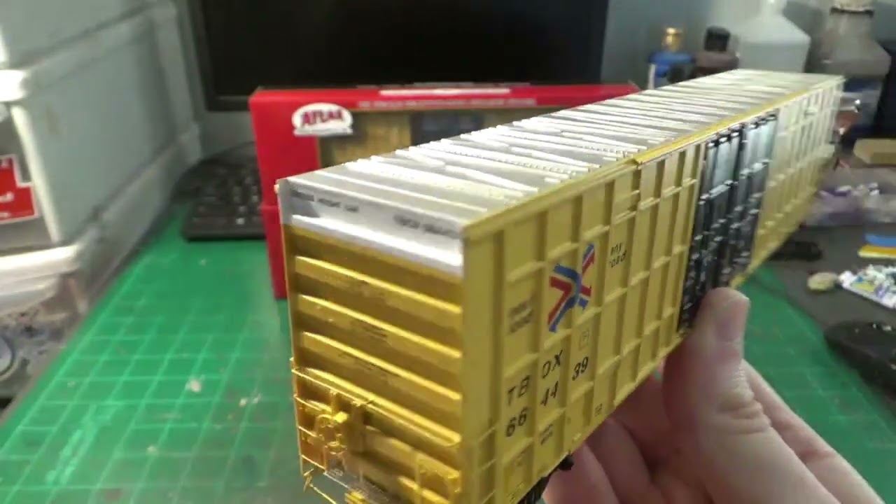 NEW Atlas 60' Gunderson TTX Boxcar Review x3!** - YouTube