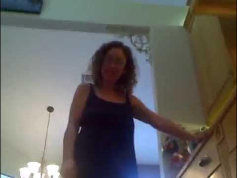 Spycam mom. Spying on my sister. домашние подглядывания. Spying son. без трусов в школе для девочек камера.