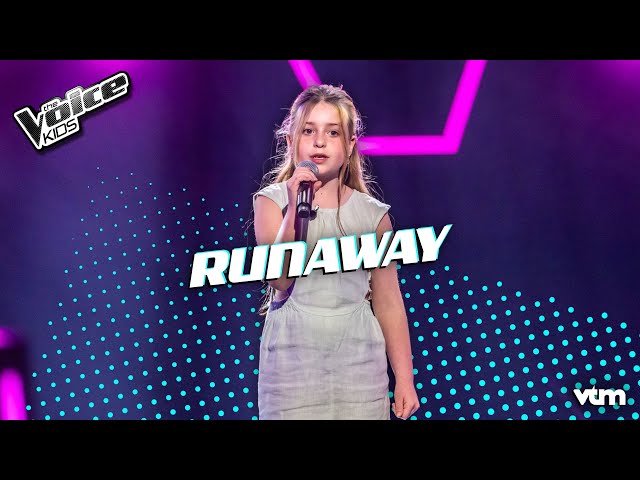 Nisa - 'Runaway' | Blind Auditions | The Voice Kids | VTM class=