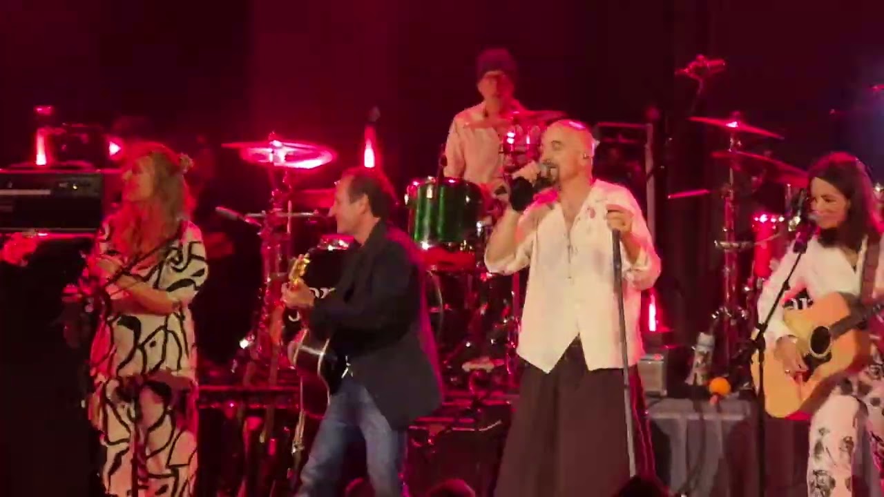 James performing 'Laid' in Montreal, September 15, 2025‬