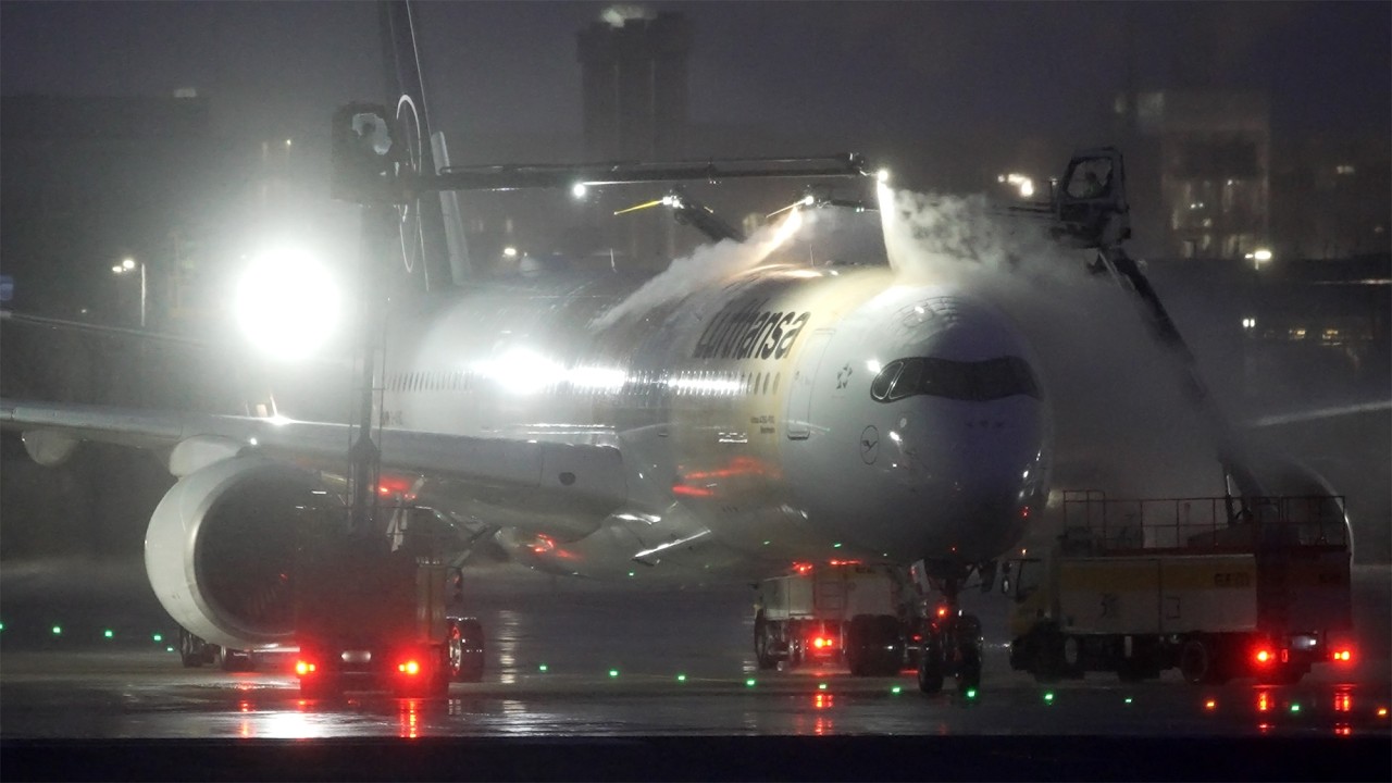 4K | SNOW, FOG, WINTERSPOTTING at Munich Airport | A350 A380 B767 B777 B787