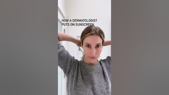 How a Dermatologist Applies Sunscreen for Sun Protection | #SHORTS