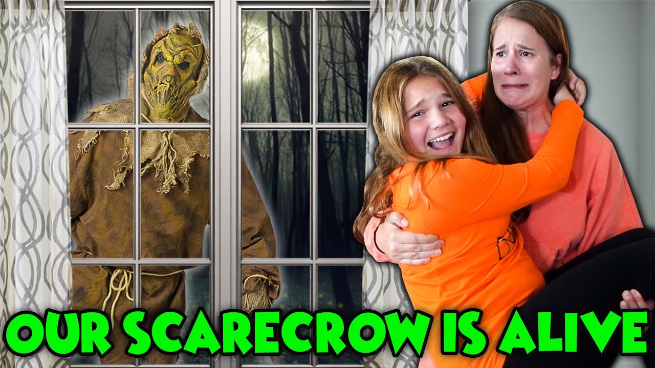 The Scarecrow Is ALIVE! Escape The Scarecrow