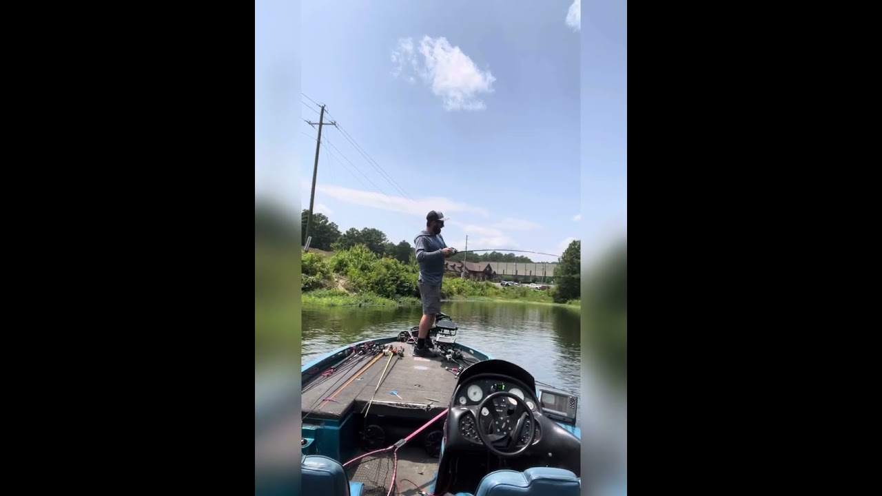 Schooling mid day??? Awesome summer bass fishing