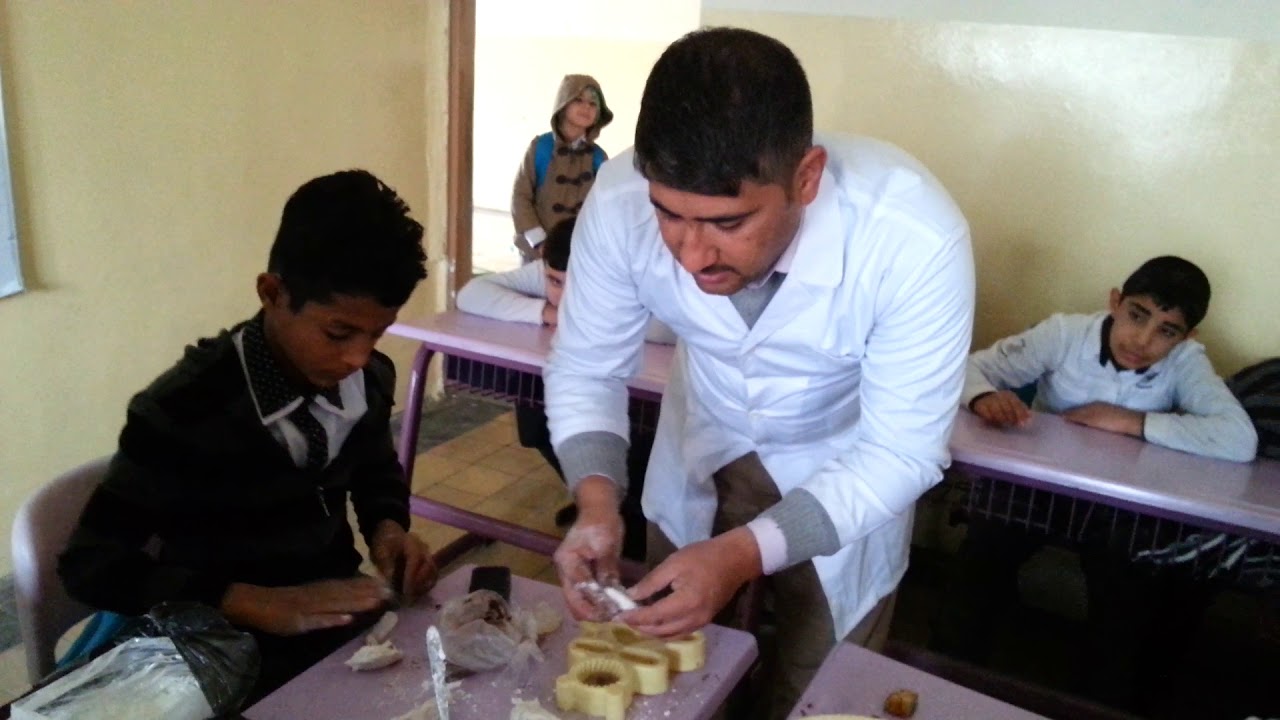 مدرسة الفتوة النموذجية للبنين - الاستاذ ريان .