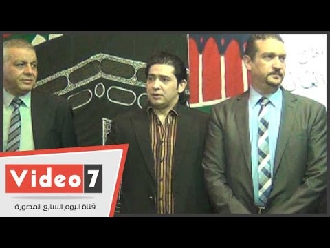 بالفيديو غياب تام للنجوم فى عزاء والدة المطرب الشعبى عمدة