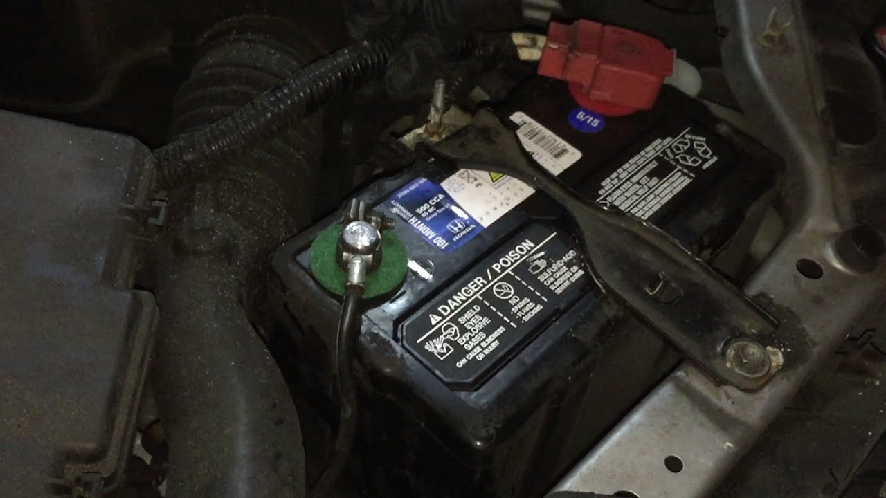 Tutorial: Change Battery on 2004 Honda Civic - YouTube