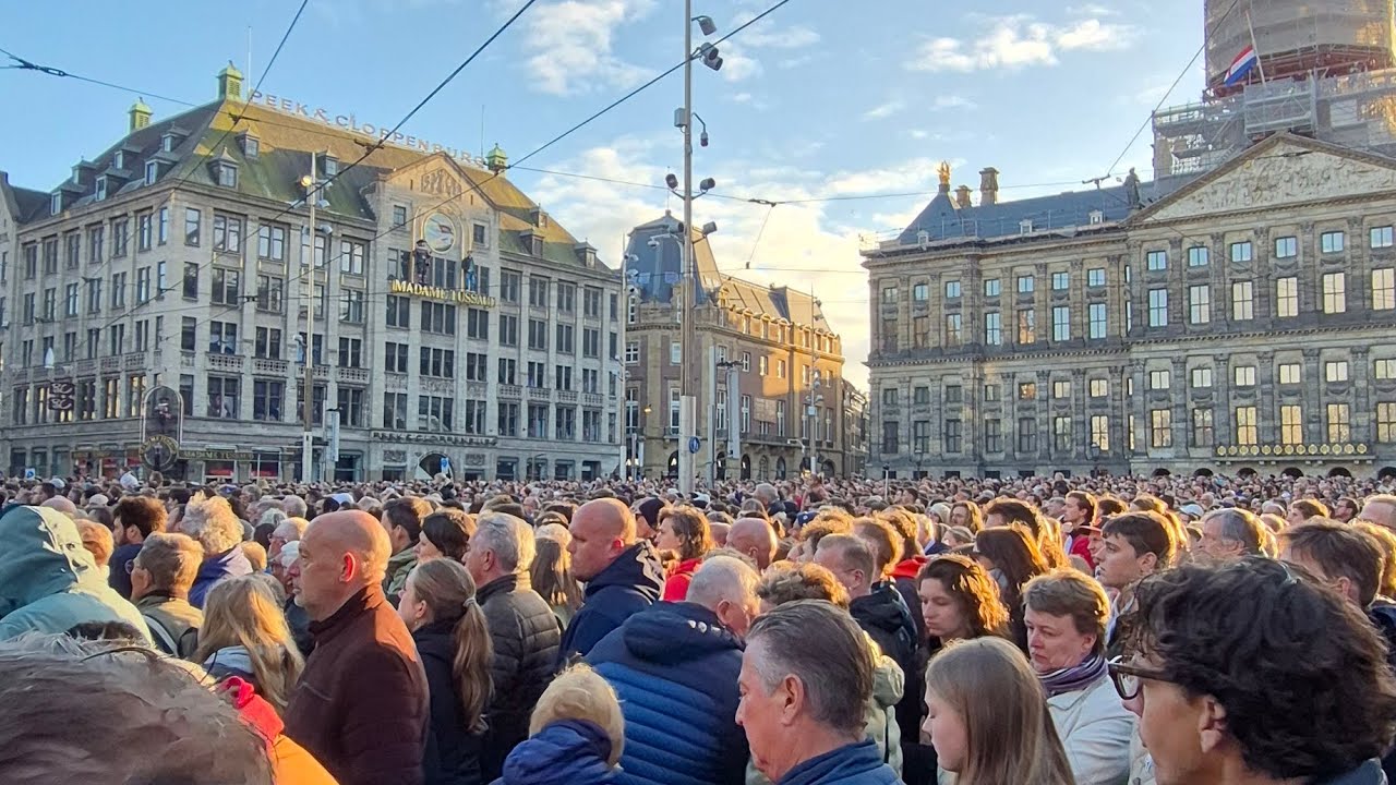 2 MINUTEN STILTE OP DE DAM TIJDENS DODENHERDENKING OP 4 MEI 2025