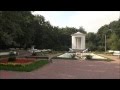 В Нескучном саду; памятник 800-летия Москвы