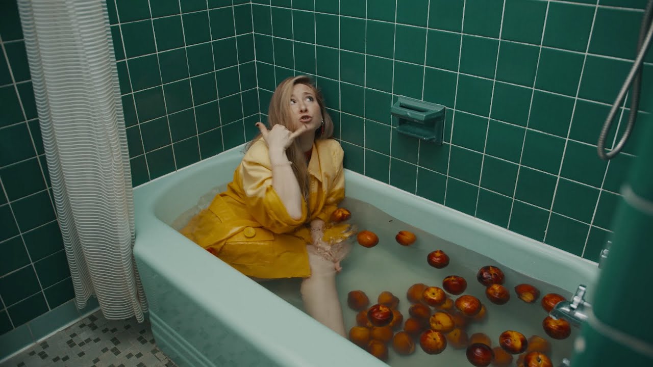 Jades Goudreault peaches in the bathtub (Music Video) YouTube