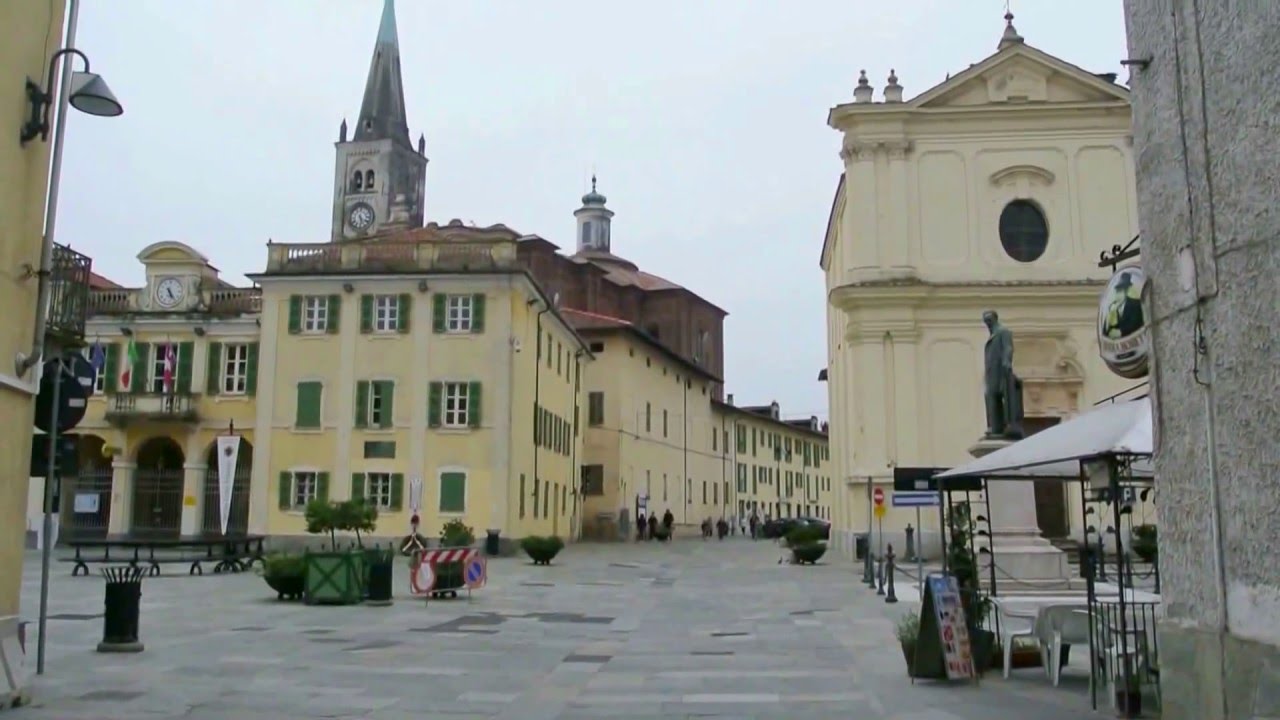 Livorno Ferraris (Vercelli) P.za Galileo Ferraris Municipio chiesa S.Lorenzo martire - videomix