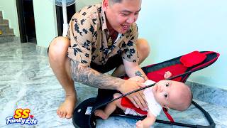 Dad managed to prevent baby Kim from falling because the crib was torn screenshot 3