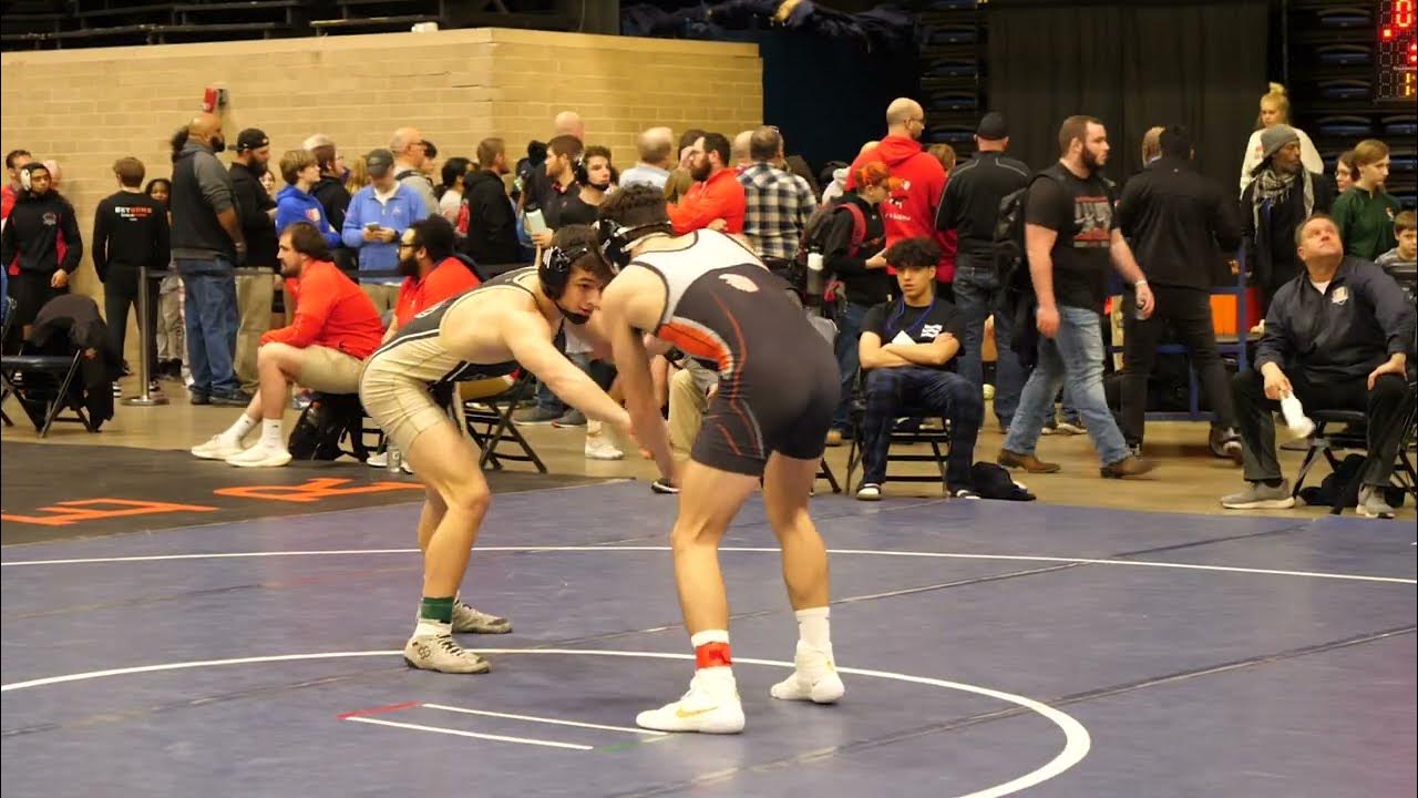 Semifinal Aiden Fischler of McHenry [R] v Jackson Zaeske of Lincoln