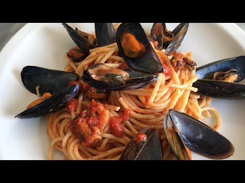 Vidéo: Soupe De Purée De Tomates Aux Moules