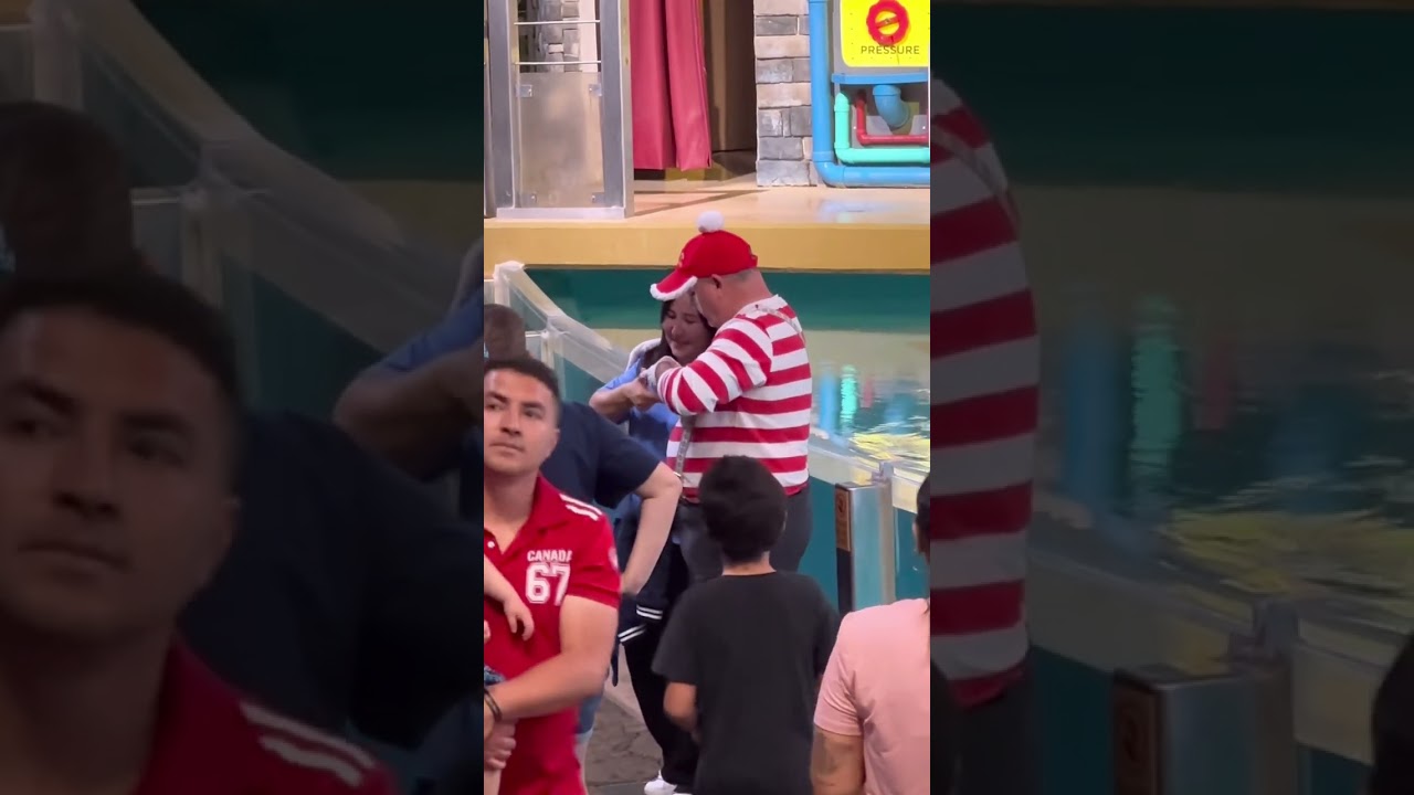 Tom the mime funny antics - Seaworld Orlando