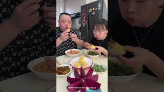 食いしん坊の夫がどうしても私と交換したがり、思いがけずごちそうを逃して怒って泣いてしまった