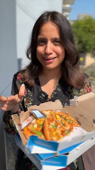 Dominos Desi Makhni Pizza and Videsi Hot Sauce Review 😍 | Dominos New Launches Review | @sosaute