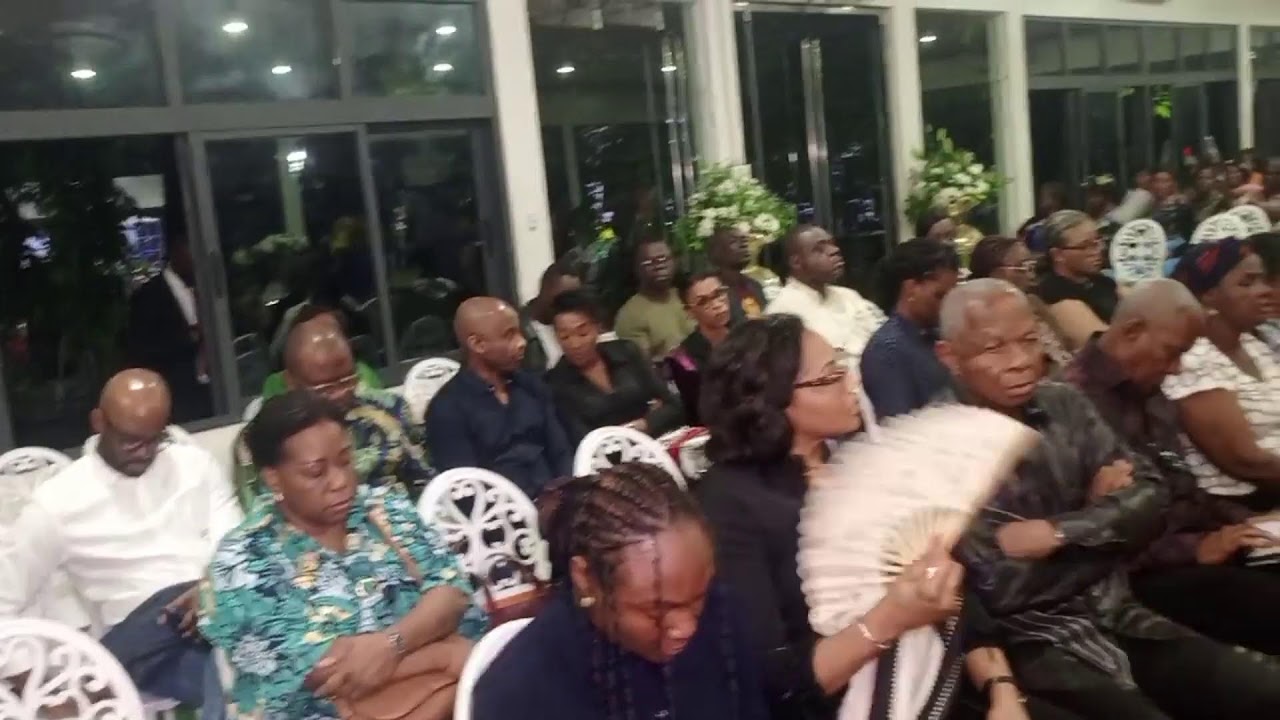 Hommage maman Elise Diawakana