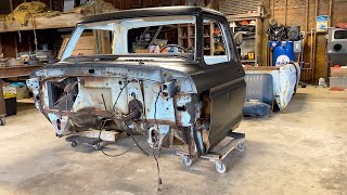 Restoring an Abandoned 1974 Ford F250 Restoration Swamp Dragon! Dash Removal P1 Resurrection Rescue!