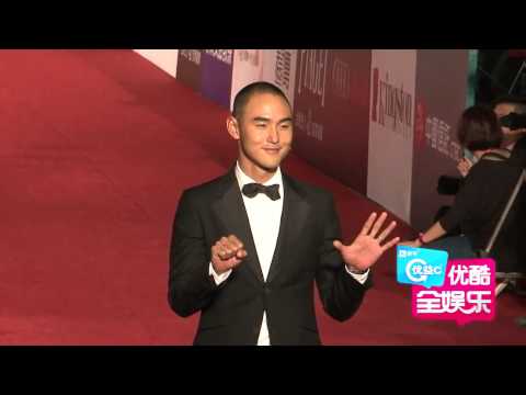 131123 阮经天携手张艾嘉亮相红毯 小天新发型显男人范儿