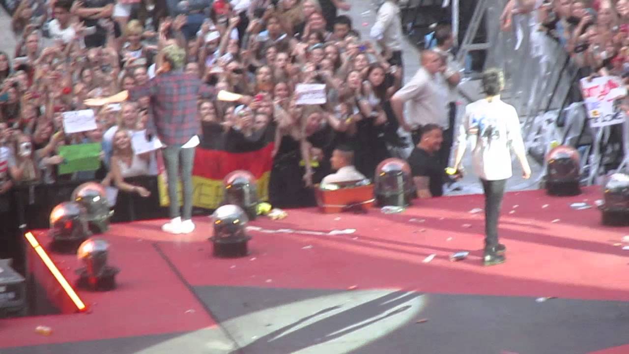 One Direction -  Happily