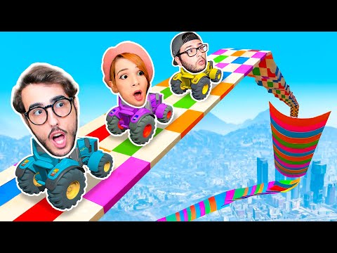 SALTO NELLA MEGA RAMPA CURVA COLORATA SU GTA 5!