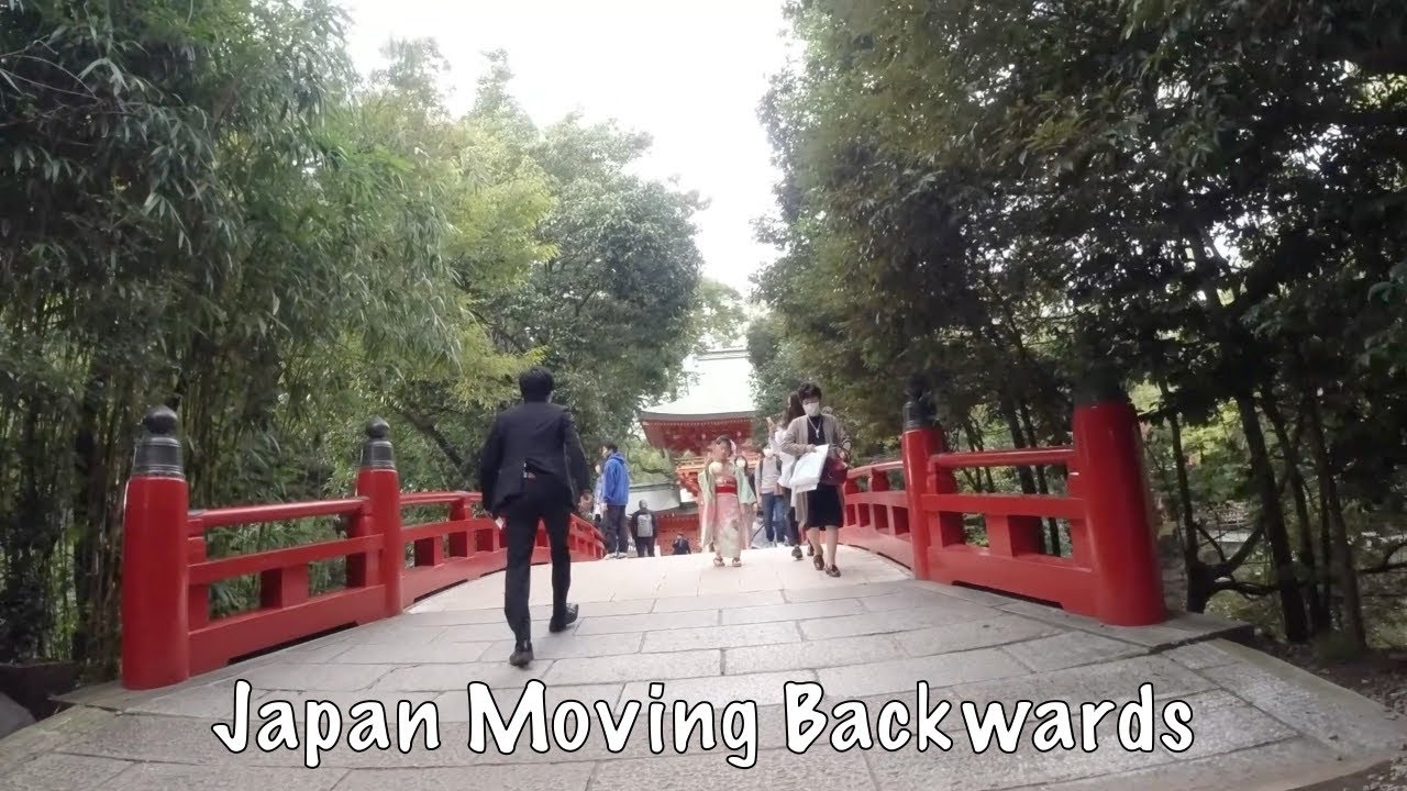 Japan Moving Backwards 😂 2020.10.22 Japanese People Architect Shrine ...