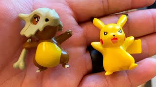 Tomy Pokemon Throw 'N' Pop Duel Pikachu Pokeball