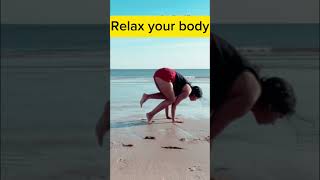 This 60-Second Beach Yoga Changes Everything 😳 #shorts #yoga #flexibility